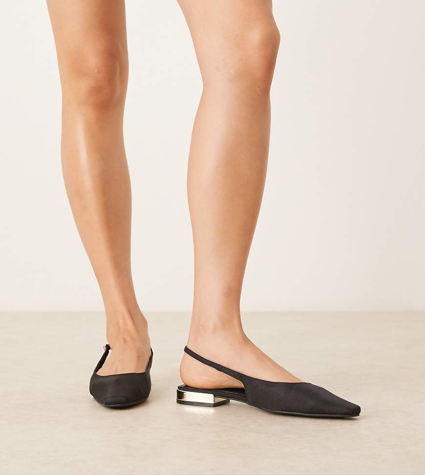 ASOS DESIGN Wide Fit - Logan - Ballerinas in Schwarz mit spitzer Zehenpartie und Fersenriemchen, weite Passform von Asos Design Wide Fit