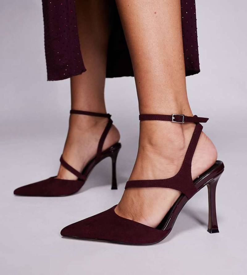 ASOS DESIGN Wide Fit - Past - High Heels in Burgunderrot aus Wildlederimitat, weite Passform von ASOS DESIGN