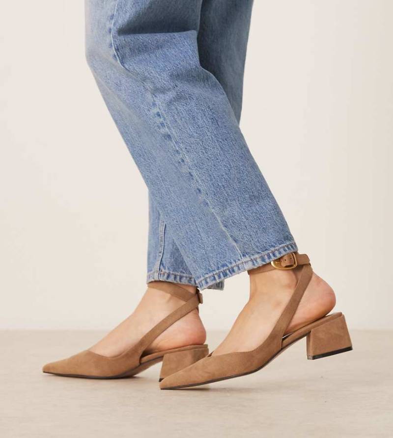 ASOS DESIGN Wide Fit - Sienna - Schuhe aus taupefarbenem Wildleder mit mittlerem Blockabsatz, weite Passform-Blonde ASOS DESIGN Wide Fit - Sienna - Schuhe aus taupefarbenem Wildleder mit mittlerem Blockabsatz, weite Passform-Blonde von ASOS DESIGN Wide Fit