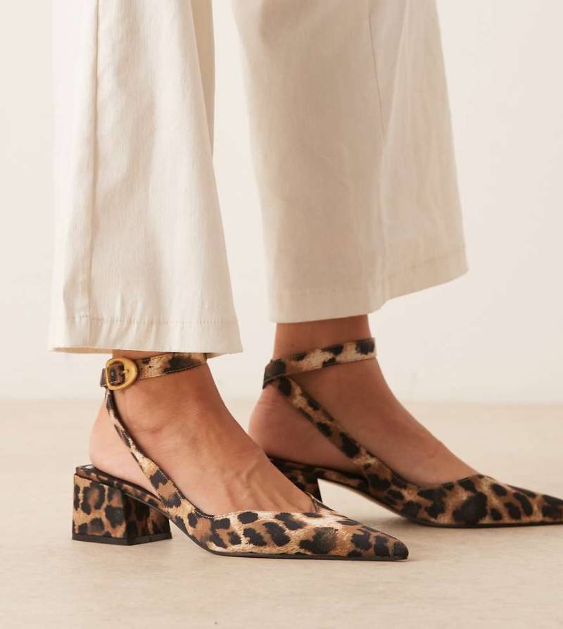 ASOS DESIGN Wide Fit - Sienna - Schuhe mit mittelhohem Blockabsatz und Leopardenmuster, weite Passform-Braun von ASOS DESIGN Wide Fit