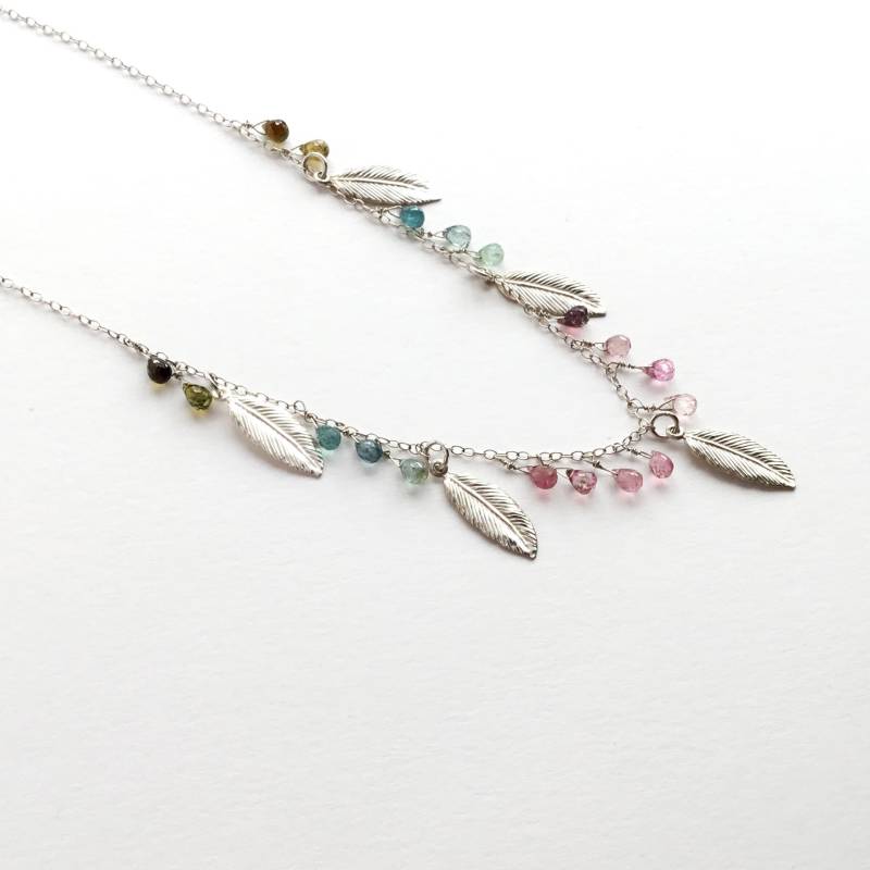 Handgemachte Wassermelone Turmalin Edelstein Blatt Charm Halskette von AspasiaJewellery
