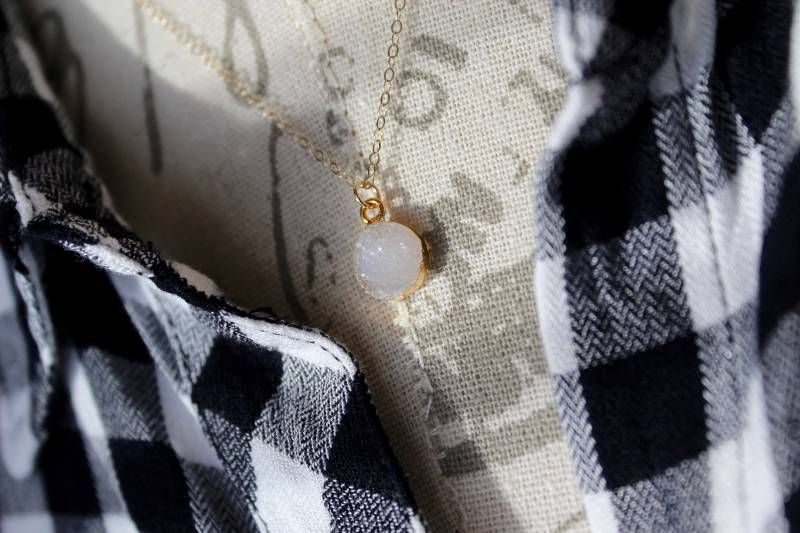 Druzy Kette, Gold Und Weiß Halskette, Druzy Schöne Druzy, Einfache Halskette Druzy Kette, Gold Und Weiß Halskette, Druzy Schöne Druzy, Einfache Halskette von AspenPurple