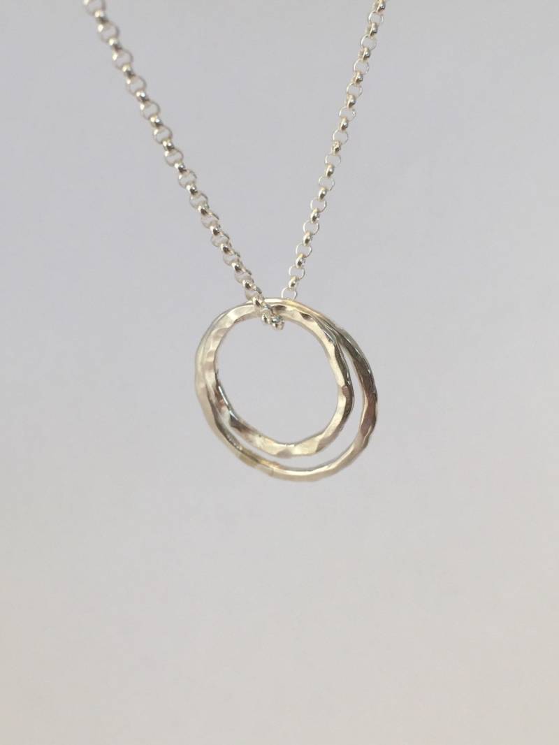 Zwei Circle Link Halskette - Sterling Silber, Ewigkeit Kreis Halskette, Doppel Interlocking Halskette Zwei Circle Link Halskette - Sterling Silber, Ewigkeit Kreis Halskette, Doppel Interlocking Halskette von AspenPurple