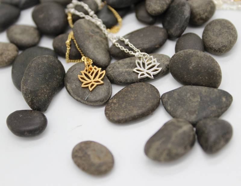 sterling Silber Lotus Halskette, Halskette - Zarte sterling Silber Lotus Halskette, Halskette - Zarte von AspenPurple