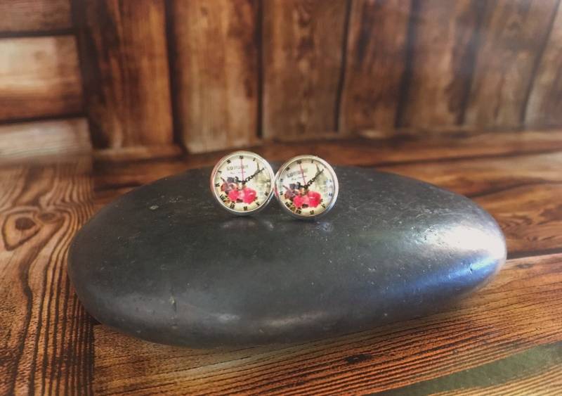 Silber Ohrstecker | Alice Im Wunderland Ohrringe Rosa Ohrring Uhr Schmuck Brautjungfer Geschenk Versilberte Ohrhänger von AspiralStudio