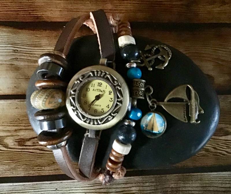 Surfer Style Uhr, Segeln Schmuck, Braune Leder Frauen Damenuhr, Nautical Anchor Charm, Boho Schmuck von AspiralStudio