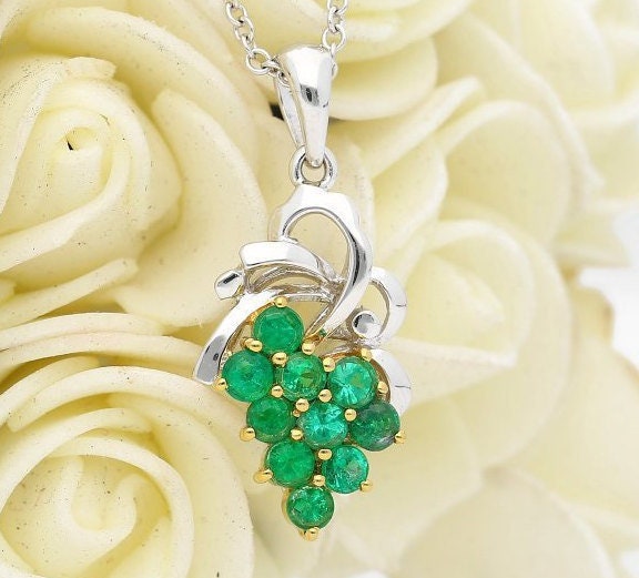 Grapevine Motiv Smaragd Und Diamant Anhänger Halskette in 750Er Gold von AssayJewelers