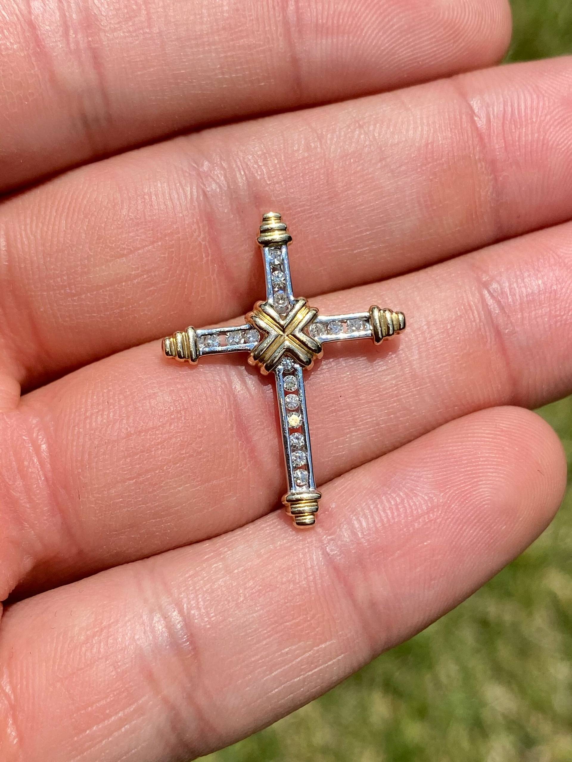 Natürlicher Diamant Kreuz Anhänger, 10K Massivgold Naturdiamant Und Jesus Christlicher Halskette von AssayJewelers