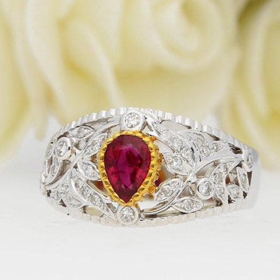 Ruby Statement Ring, Natural Art Deco Ring-14K White Gold-Ruby Ring Mit Floral Pattern von AssayJewelers