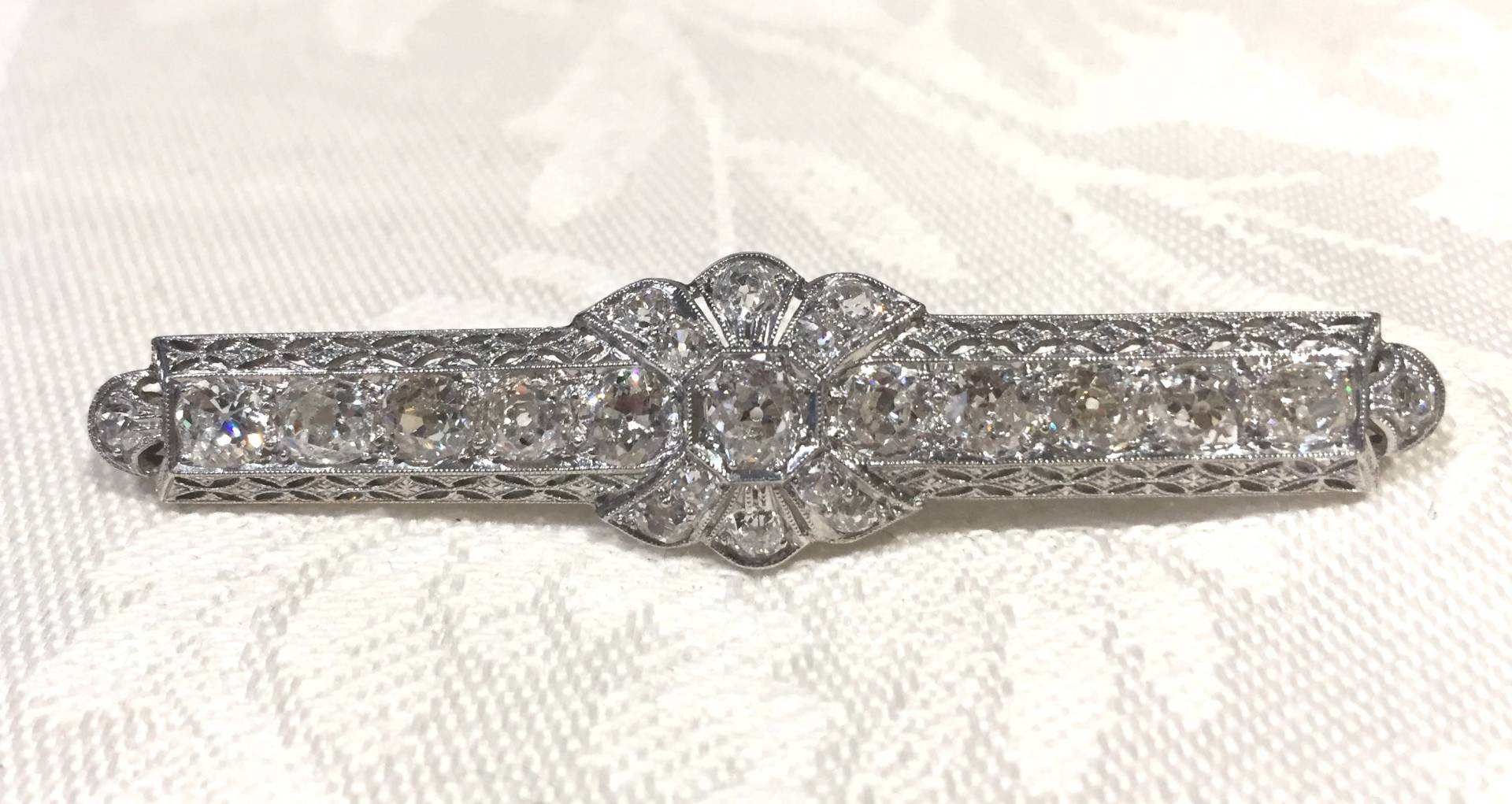 Art Deco Diamant Brosche 14K Weißgold Bar Pin von AssociatedDiamonds