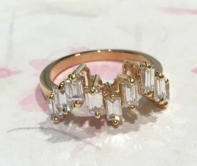 18K Gelbgold Baguette Diamant Ehering Vintage Jubiläumsring von AssociatedDiamonds