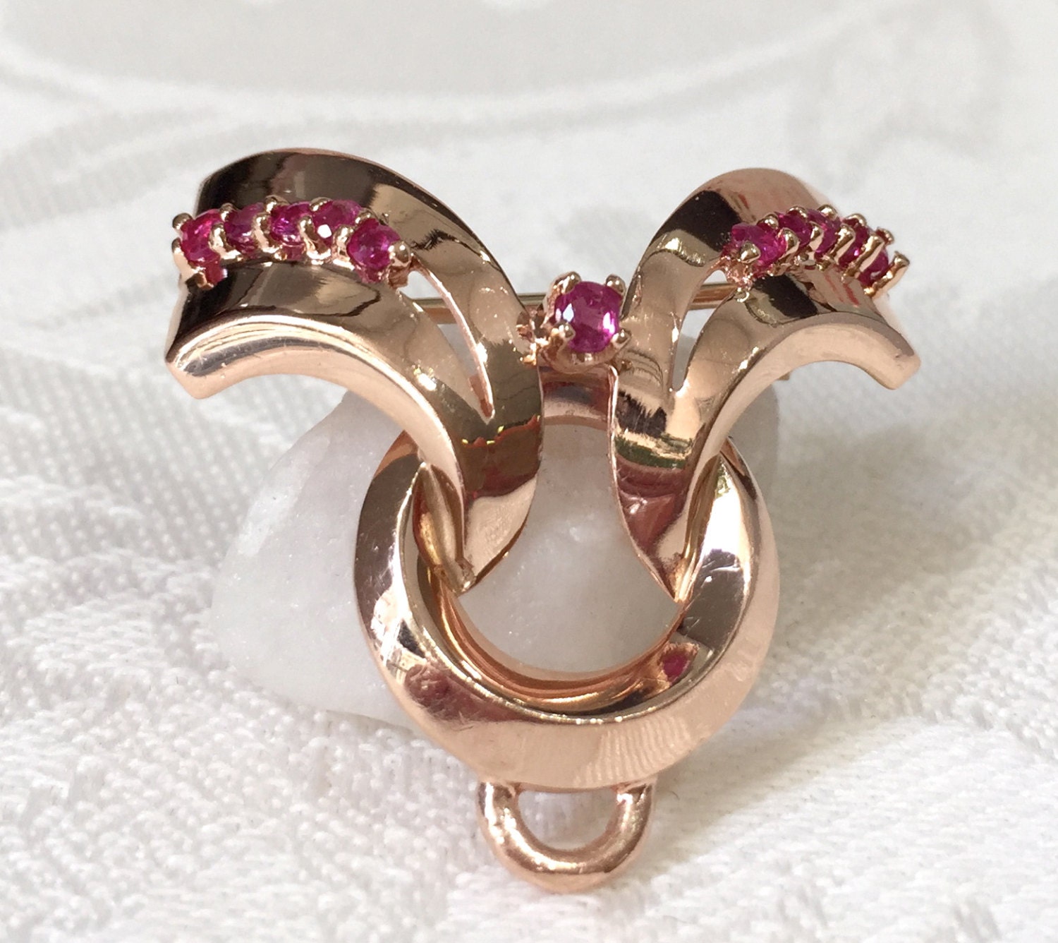 Vintage 14K Rosegold Rubin Brosche Art Deco Charm Anhänger von AssociatedDiamonds