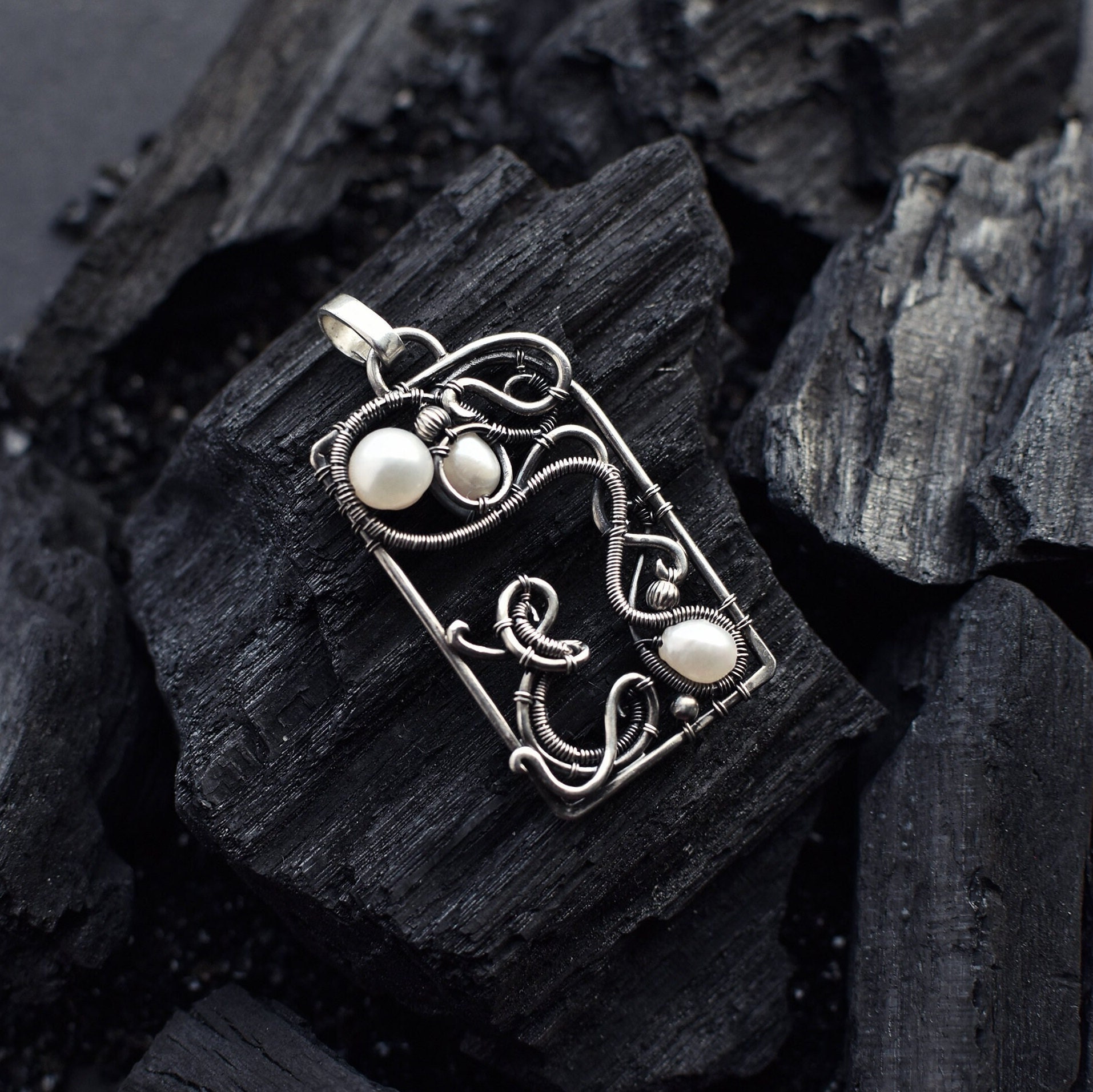 Silber Buchstabe E Halskette Draht Eingewickelt Monogramm Anhänger Personalisiertes Geschenk von AstannaJewelry