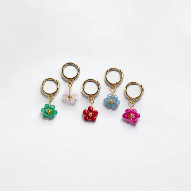 Blumen Ohrringe Aus Naturstein - Hängeohrringe Hypoallergenen Brassmetall in Gold/Silber, Handgemacht Und Einzigartig von AsteraceaShop