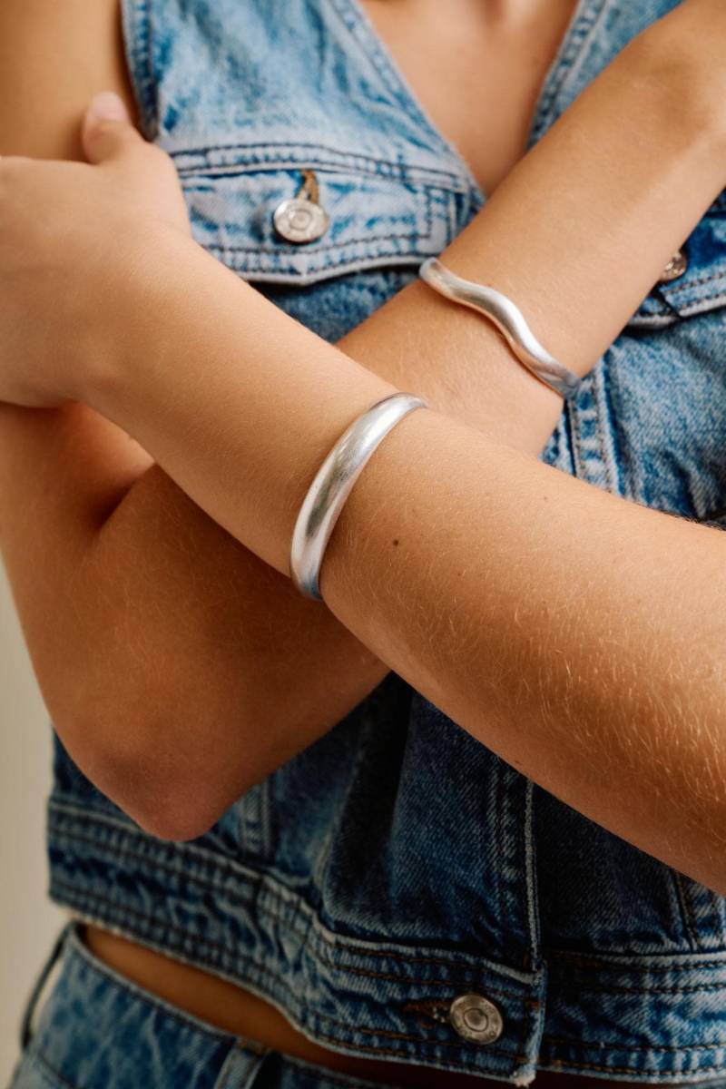 Silber Mutige Armspange, Dickes Versilbertes Armband, Stapeln Boho Zart Minimal von Asterodea