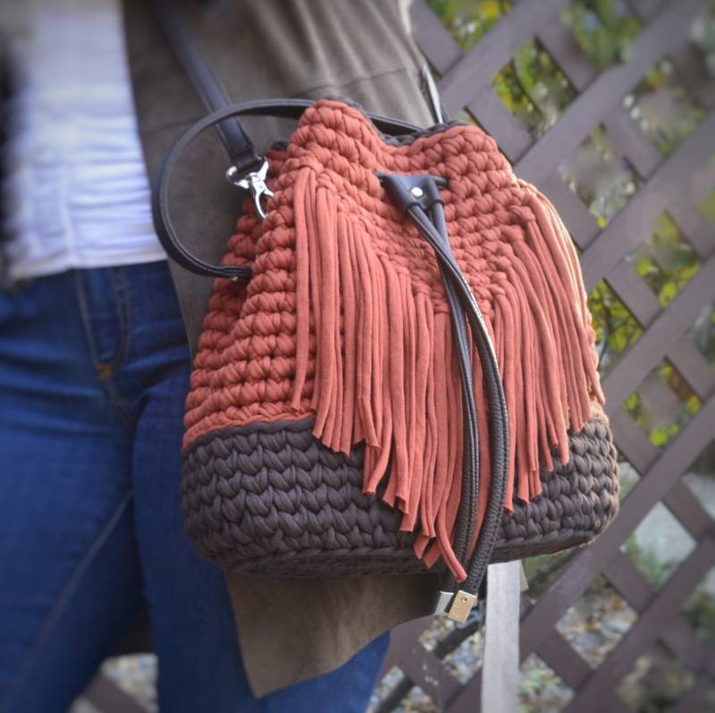 Kleine Fransen Crossbody Handtasche Gehäkelte Eimer Boho Hippie Tasche von AstiBright