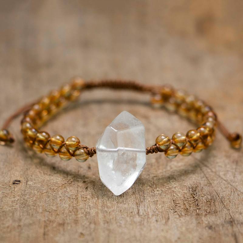 Premium Kristall Charm Verstellbares Makramee Armband von AstorLuxe