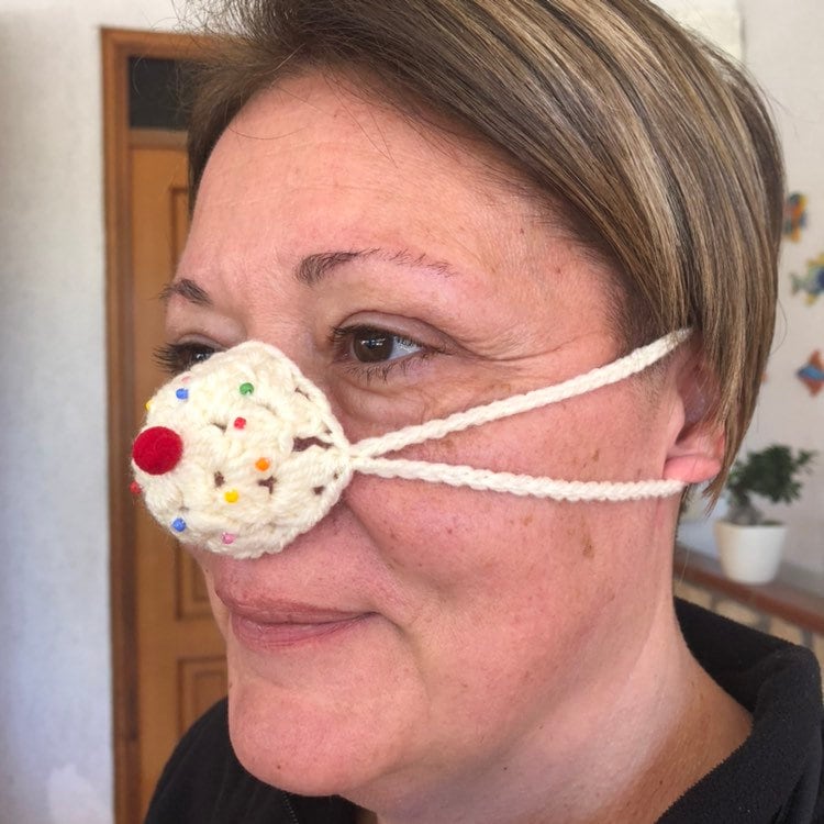 Cupcake Nasenwärmer, Outdoor Nasenhut, Lustiges Weihnachtsgeschenk, Gehäkelte Nase, Winteraccessoires, Geschenk Für Mädchen von AstraCraftDesign