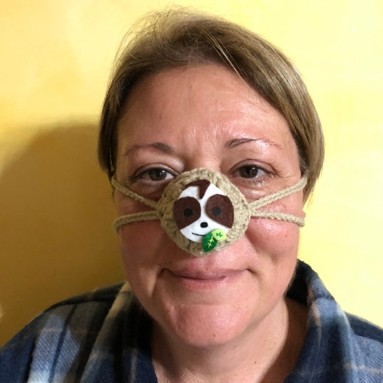 Faultier Nasenwärmer, Outdoor Nasenhut, Lustiges Weihnachtsgeschenk, Nasenabdeckung, Winteraccessoires, Nasenschal, Geschenk, Faultiergeschenke von AstraCraftDesign