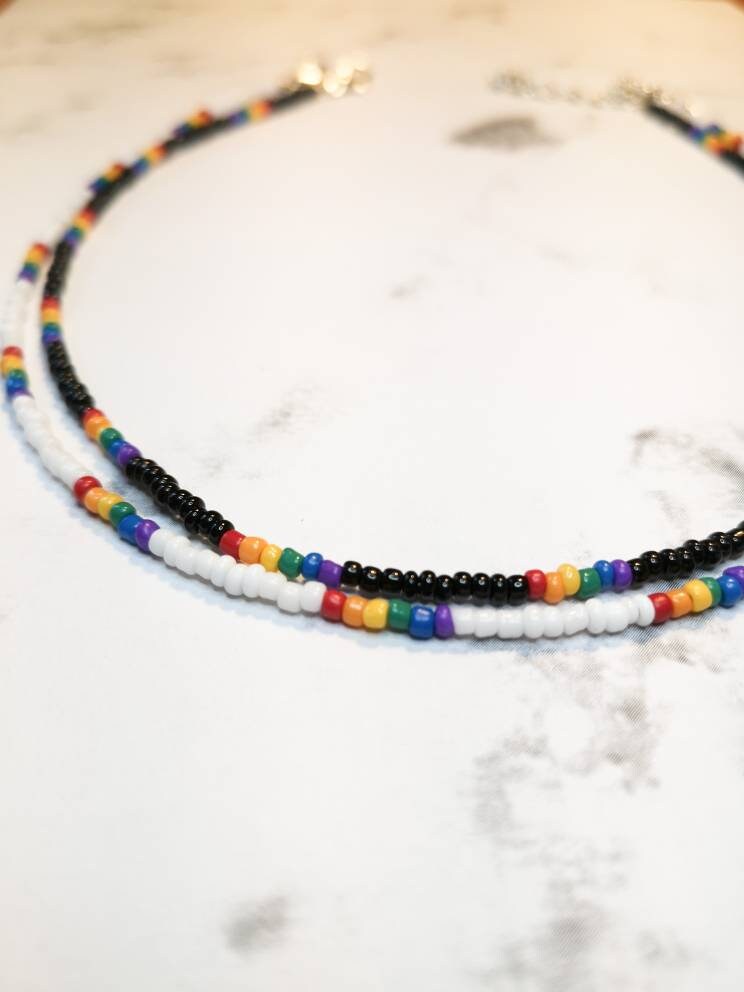 Stolz Perlenkette | Schwarz Weiß Stolz Halskette Subtile Pride Schmuck Stolz Perlenkette | Schwarz Weiß Stolz Halskette Subtile Pride Schmuck von AstraEtLunae