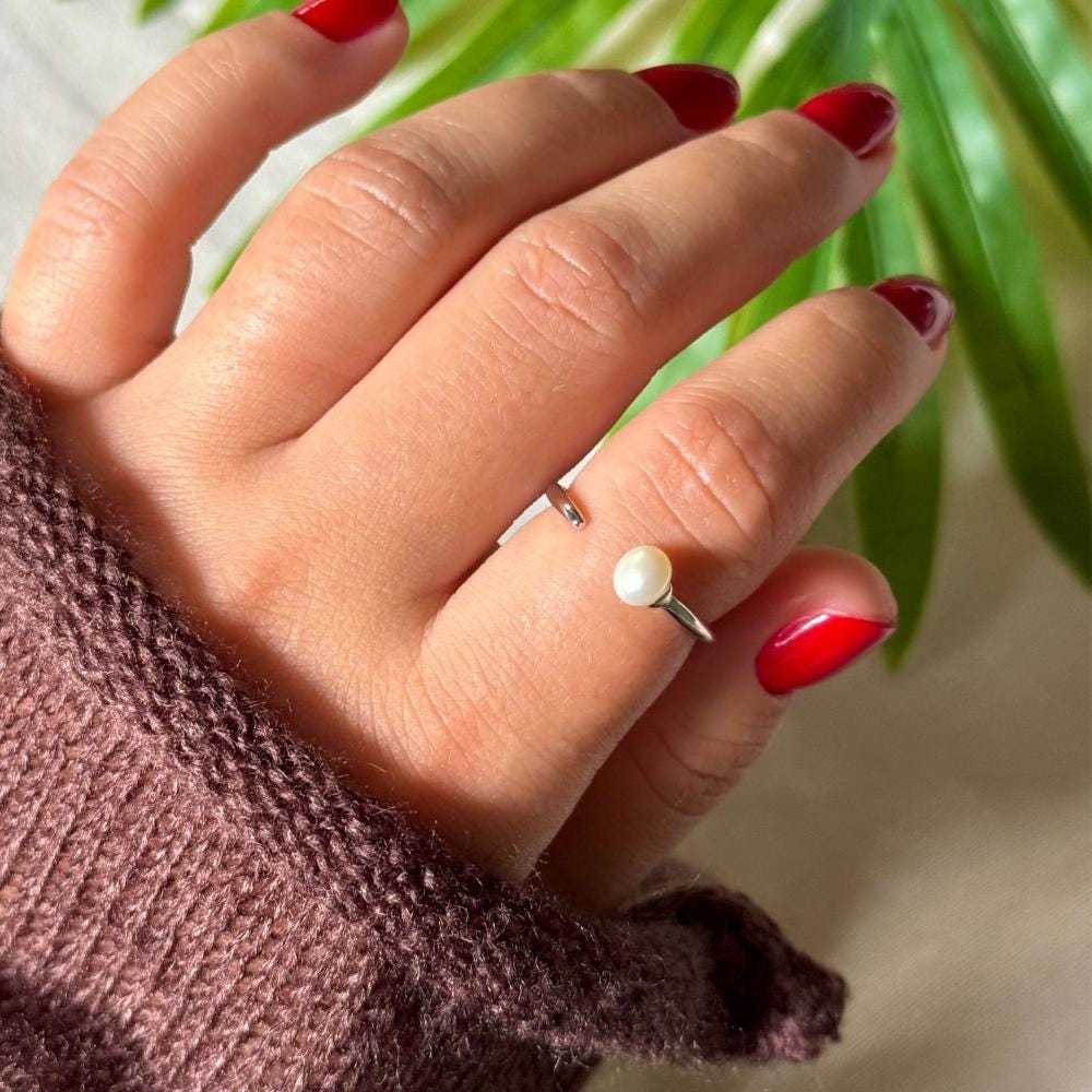 Adjustable Pearl Ring, 925 Sterling Silver, Dainty Ring For Women, Minimalist Cocktail Unique Perfect Gift Her von AstraVeraBoutique