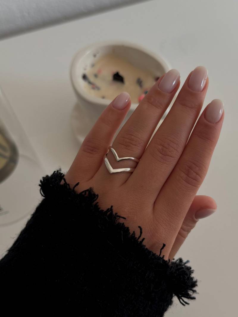 Chevron Ring, 925 Sterling Silver, Adjustable Dainty Ring For Women, Minimalist Cocktail Unique Perfect Gift Her von AstraVeraBoutique