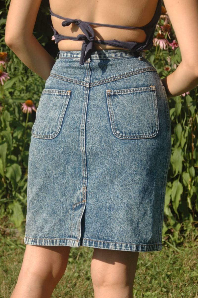 Säuregewaschener Jeans Bleistiftrock Größe Xtra-Small/Small Im Angebot Säuregewaschener Jeans Bleistiftrock Größe Xtra-Small/Small Im Angebot von AstralDays
