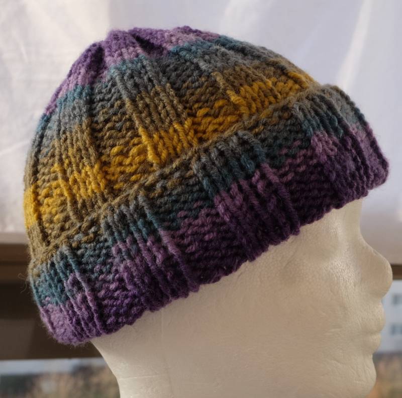 Gestrickte Wintermütze Aus Farbverlaufsgarn Gestrickte Wintermütze Aus Farbverlaufsgarn von AstrinsNadelsalat