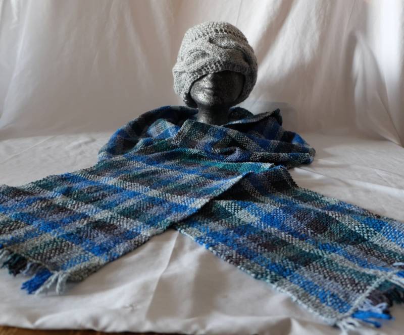 Wunderschöner, Handgewebter Schal Aus Handgefärbter Tussahseide von AstrinsNadelsalat