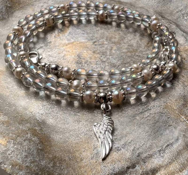 Angel Aura, Süßwasser Perlen, Schutzengel Kette Mit Silber Engelflügel Angel Aura, Süßwasser Perlen, Schutzengel Kette Mit Silber Engelflügel von Astrokreativ