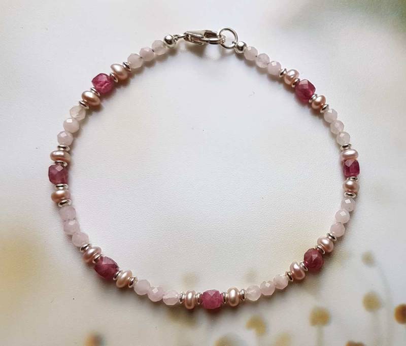 Armband Aus Rosa Turmalin | Rubellit, Perlen, Rosenquarz, Silber Armband Aus Rosa Turmalin | Rubellit, Perlen, Rosenquarz, Silber von Astrokreativ