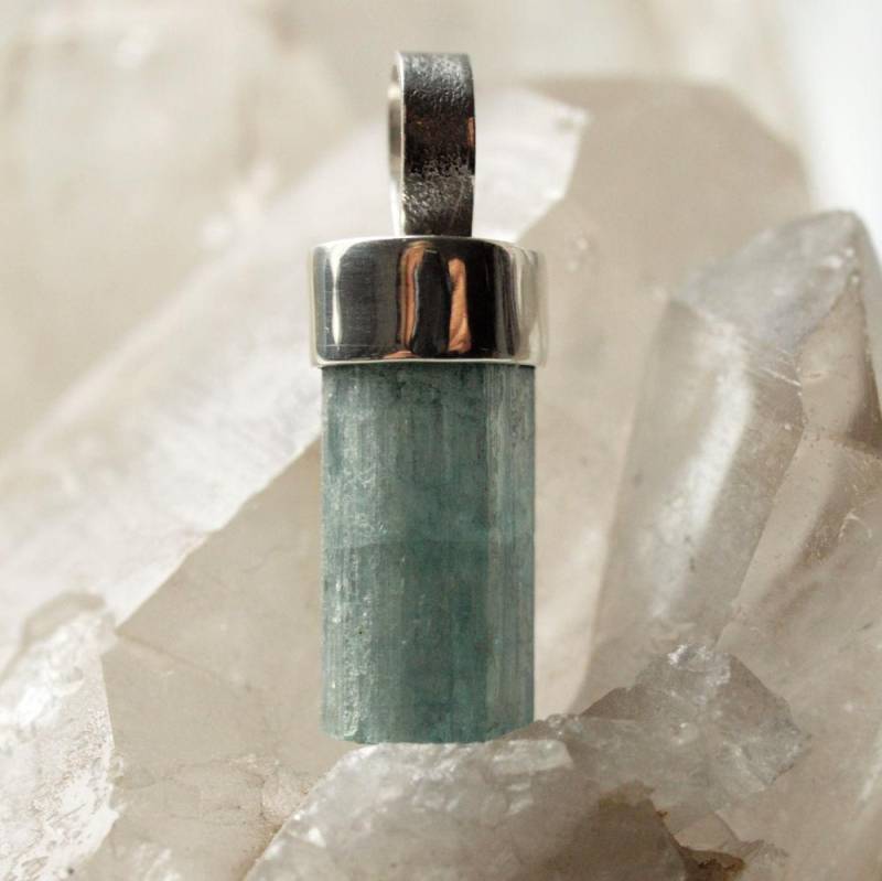 Blauer Aquamarin Kristall Anhänger Mit Silber von Astrokreativ