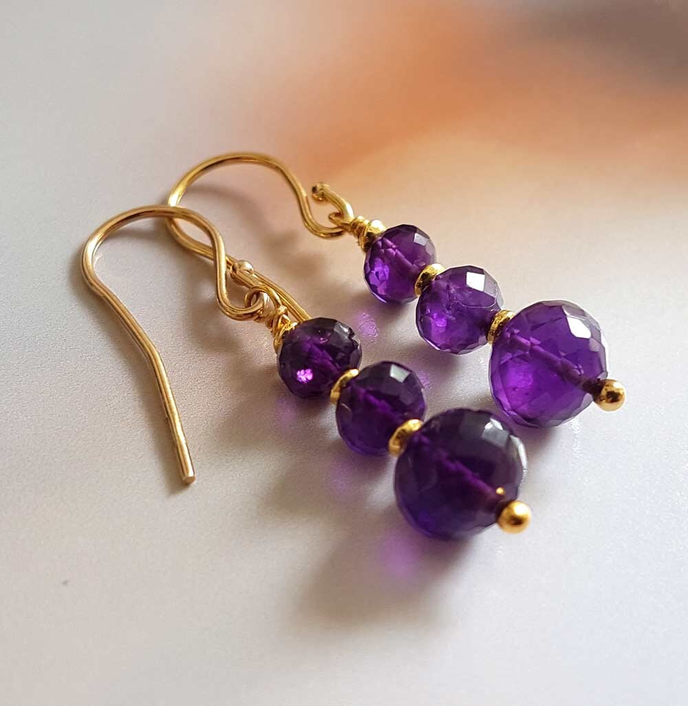 Dunkle Amethyst Ohrhänger Mit Vergoldetem Silber Dunkle Amethyst Ohrhänger Mit Vergoldetem Silber von Astrokreativ