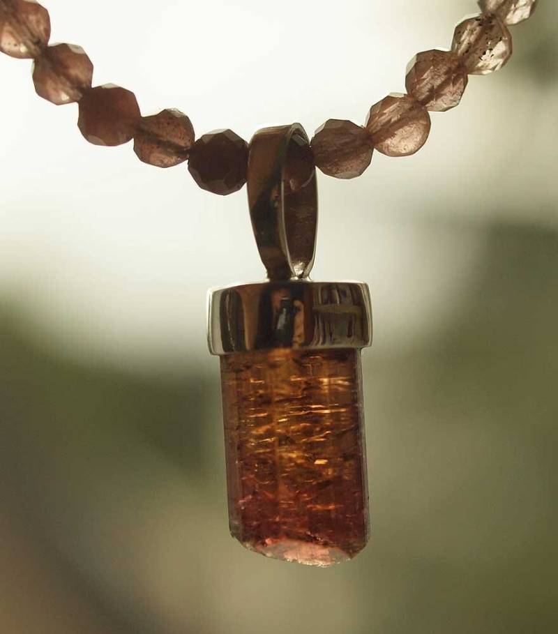 Kette Aus Skapolith Und Einem Bicolor Turmalin Kristall Anhänger, Silber Kette Aus Skapolith Und Einem Bicolor Turmalin Kristall Anhänger, Silber von Astrokreativ
