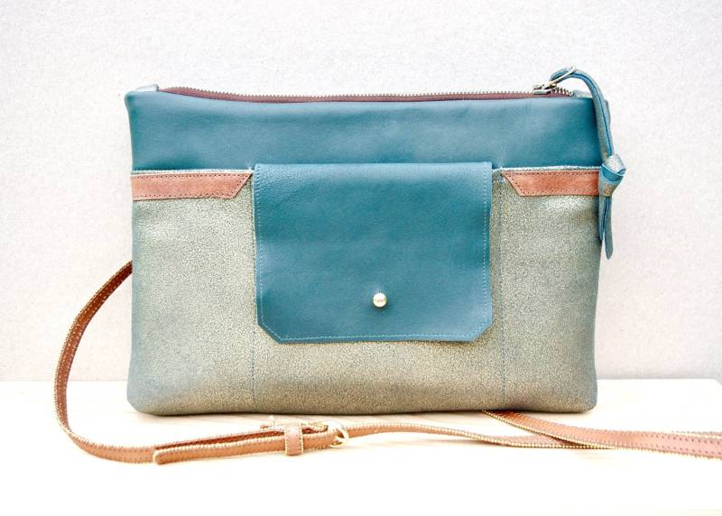 Große Clutch/Umhängetaschen Dark Forest Green Und Gold Grün Leder Mit Abnehmbaren Tan Lederband Außentasche Große Clutch/Umhängetaschen Dark Forest Green Und Gold Grün Leder Mit Abnehmbaren Tan Lederband Außentasche von AtTaylorLund