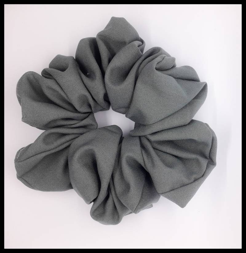 Jumbo Größe Scrunchie - The Pearlene Grünes Leinen von AtarahDesignsInc