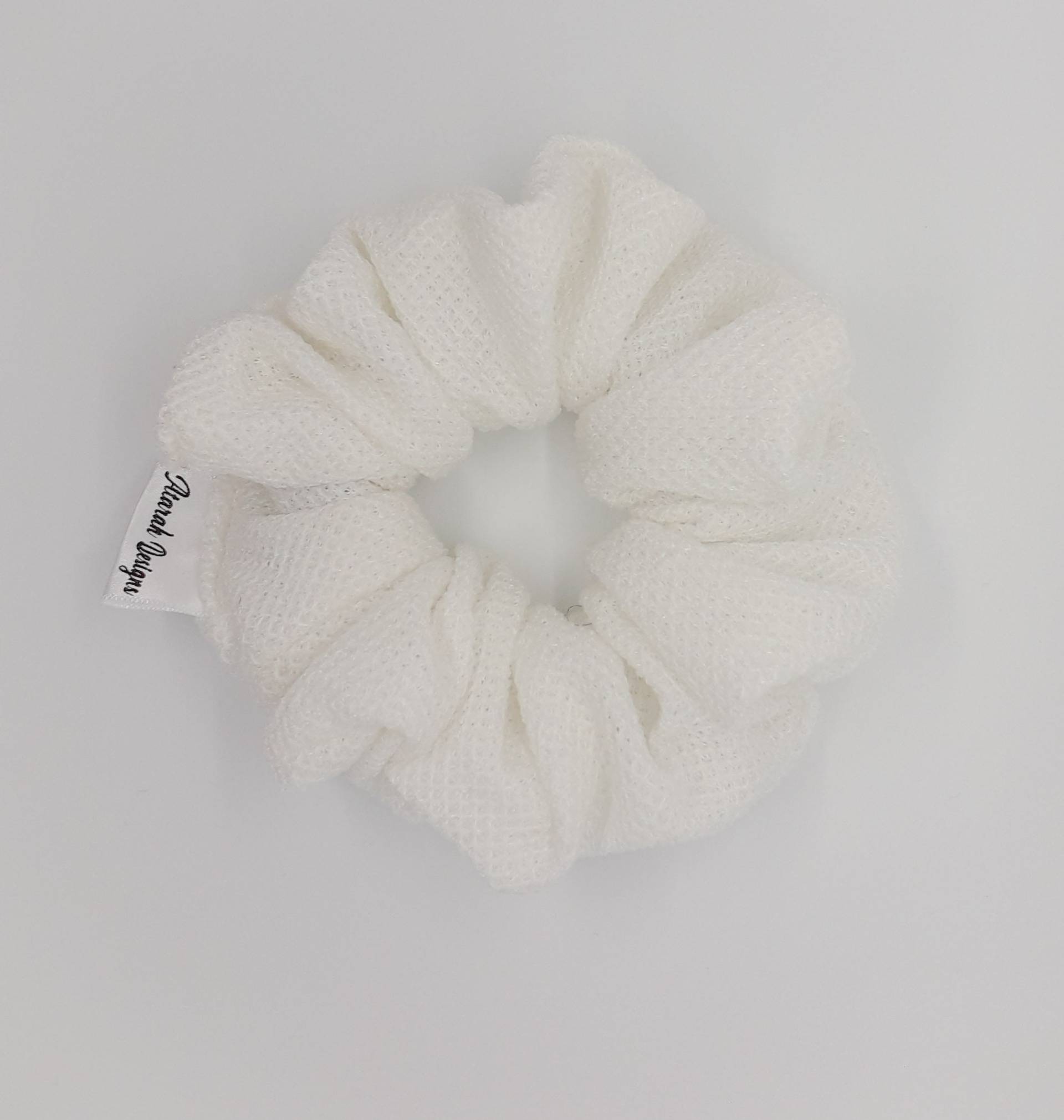 Petite Size Scrunchie - The Phylicia Weiß Petite Size Scrunchie - The Phylicia Weiß von AtarahDesignsInc