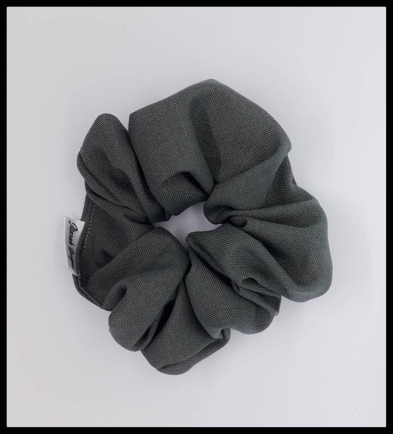 Zierliche Größe Scrunchie - The Pearlene Grünes Leinen von AtarahDesignsInc