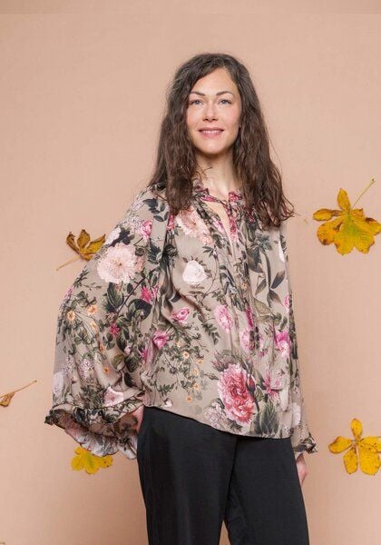 Atelier SNOW Bluse Rosalie aus LENZING ECOVERO Viscose-Satin von Atelier SNOW