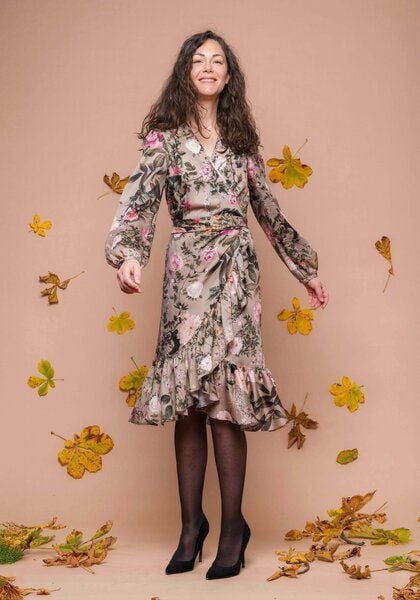 Atelier SNOW Wickelkleid Rosalie aus LENZING ECOVERO Viscose-Satin von Atelier SNOW