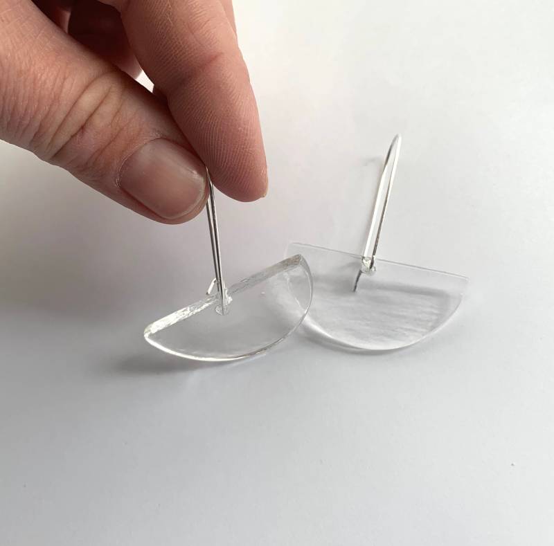 Kristallklare Glas-Ohrringe Leichter Edelstahl-Draht von Atelier818glass