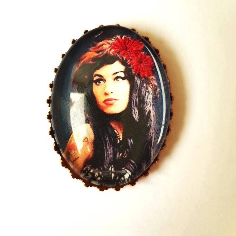 Amy Winehouse Handbestickte Brosche von AtelierAgueda