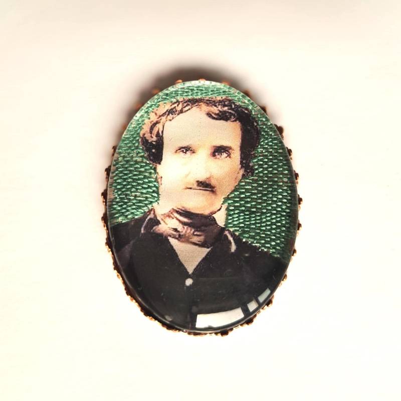 Edgar Allan Poe Handbestickte Brosche von AtelierAgueda