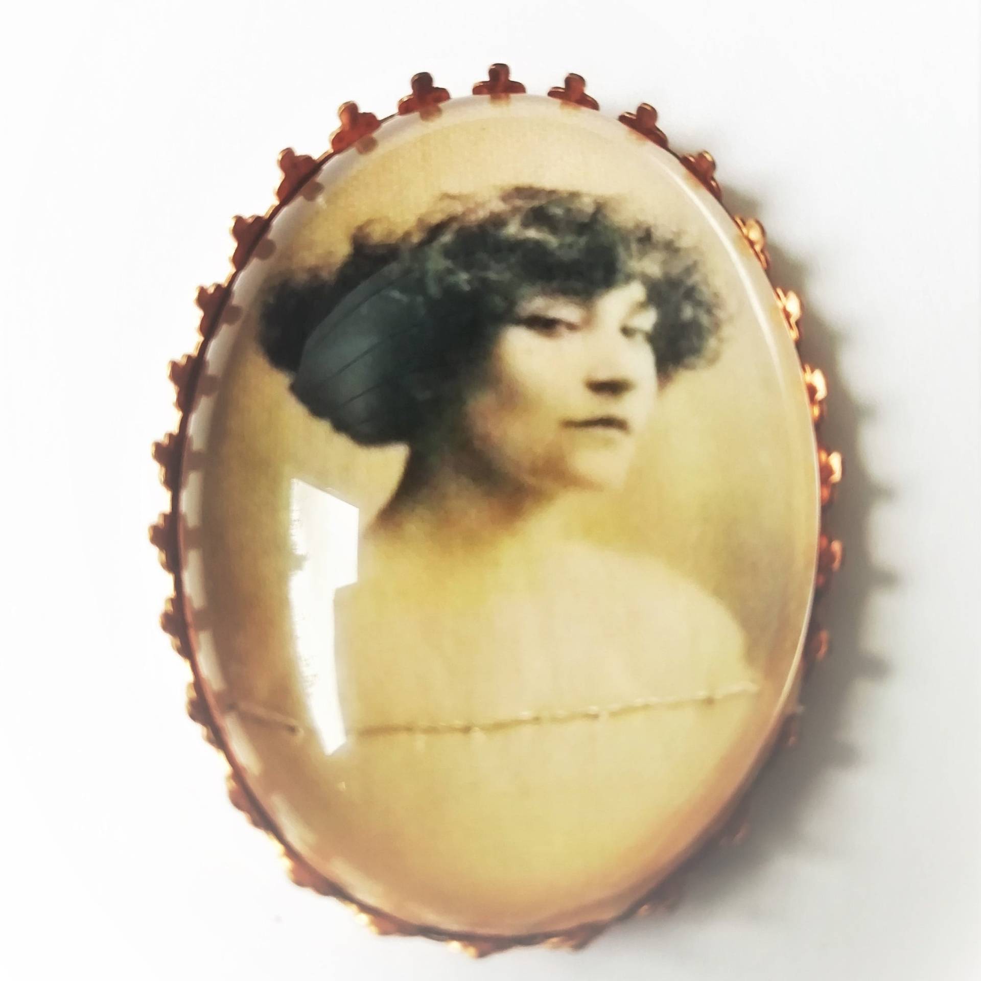 Handbestickte Brosche Colette Handbestickte Brosche Colette von AtelierAgueda
