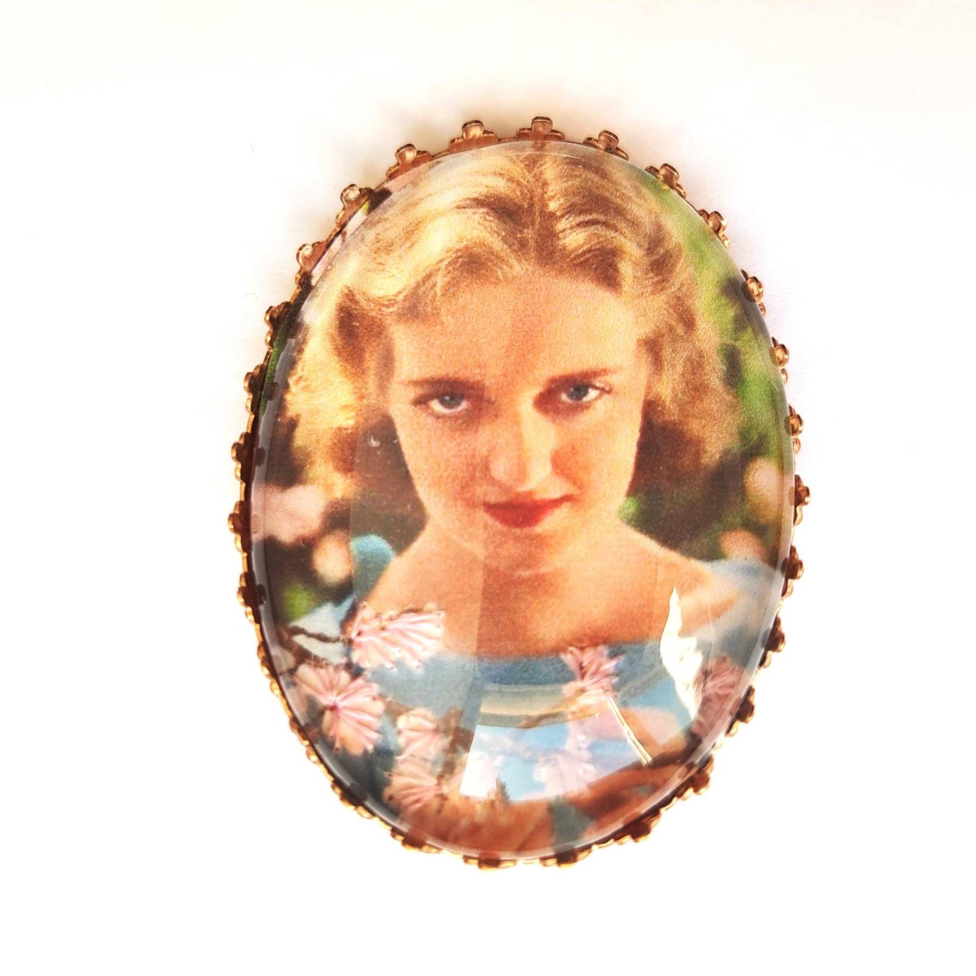 Handbestickte Brosche Von Bette Davis von AtelierAgueda