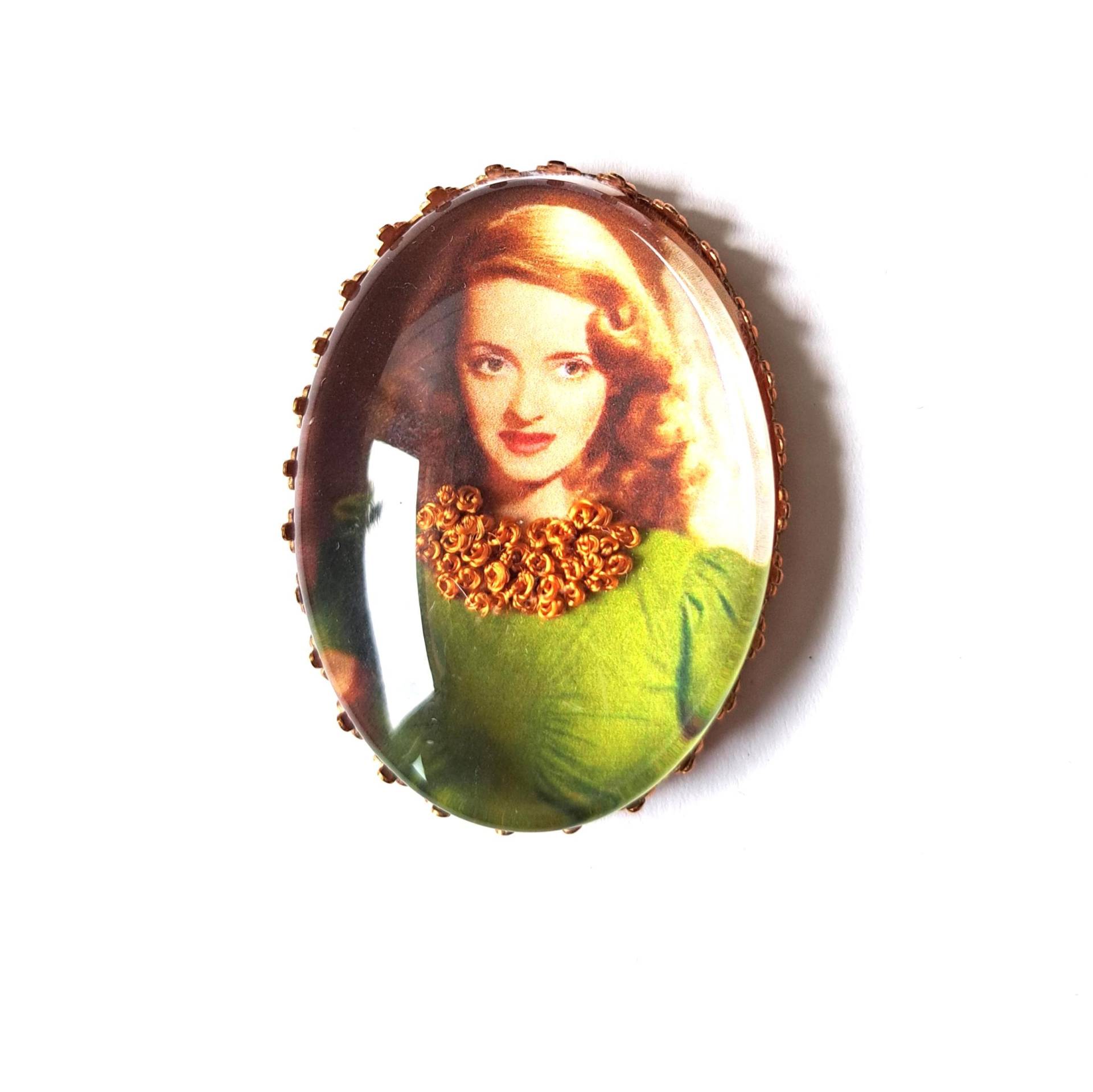 Handbestickte Brosche Von Bette Davis von AtelierAgueda