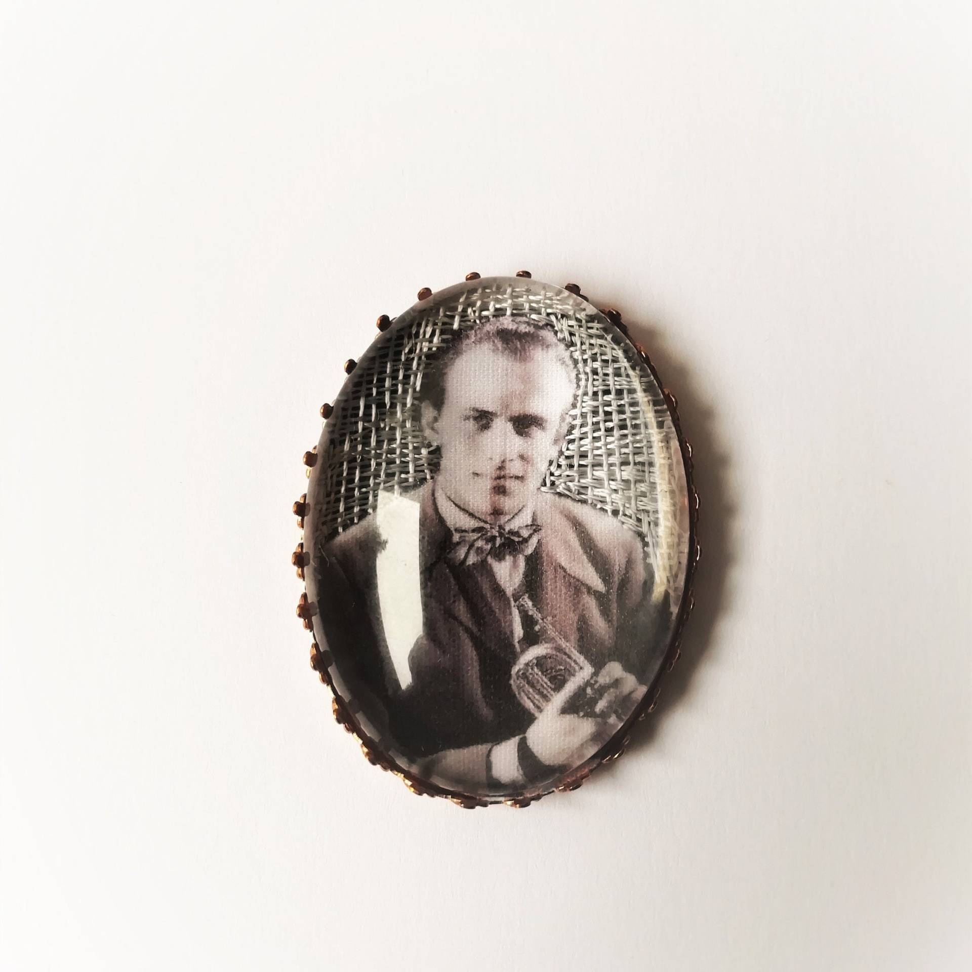 Handbestickte Brosche Von Boris Vian von AtelierAgueda