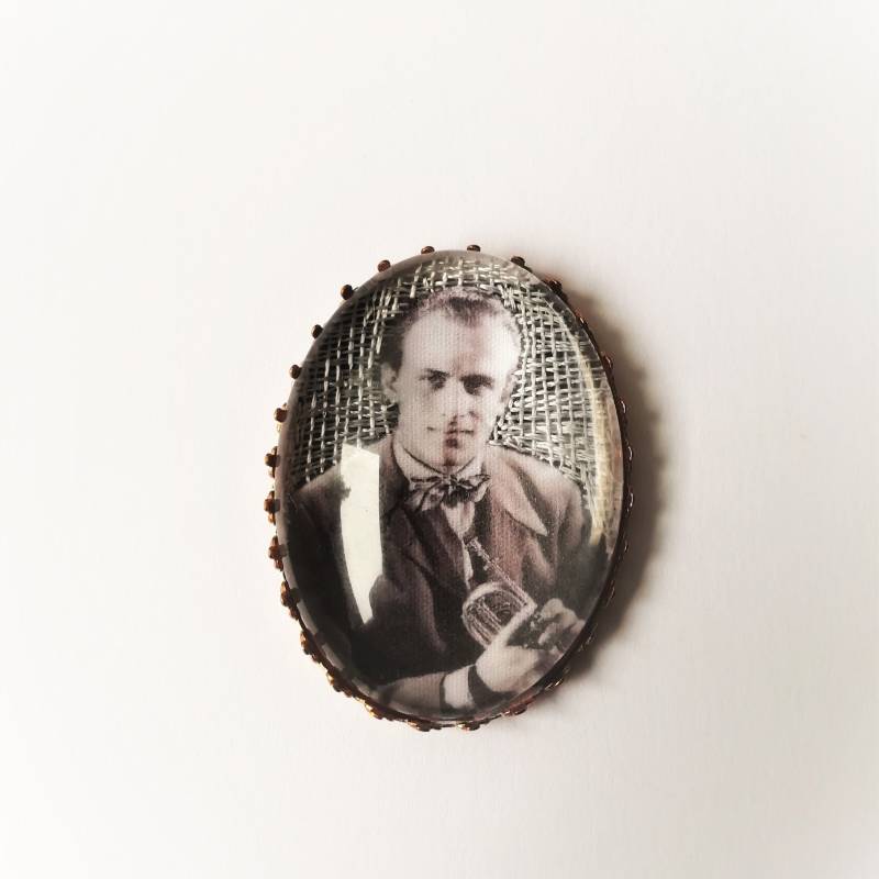 Handbestickte Brosche Von Boris Vian von AtelierAgueda