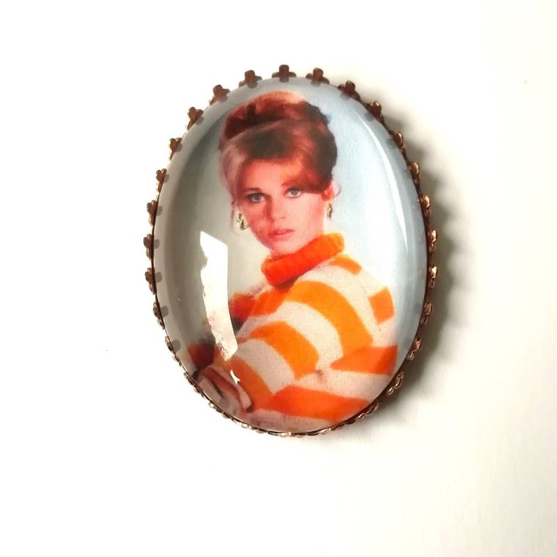 Handbestickte Brosche Von Jane Fonda Handbestickte Brosche Von Jane Fonda von AtelierAgueda