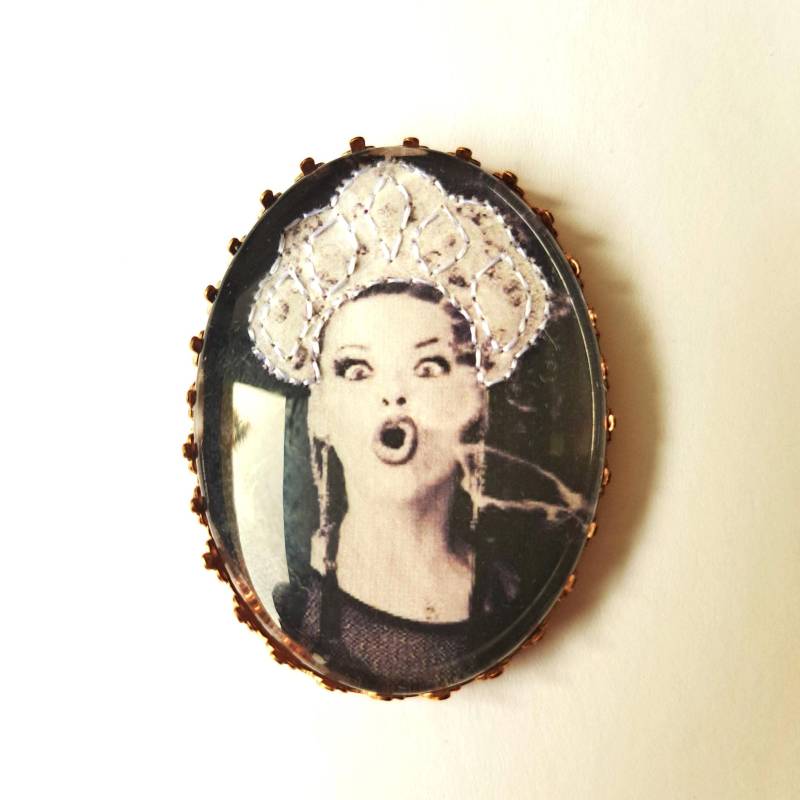 Handbestickte Brosche Von Nina Hagen von AtelierAgueda